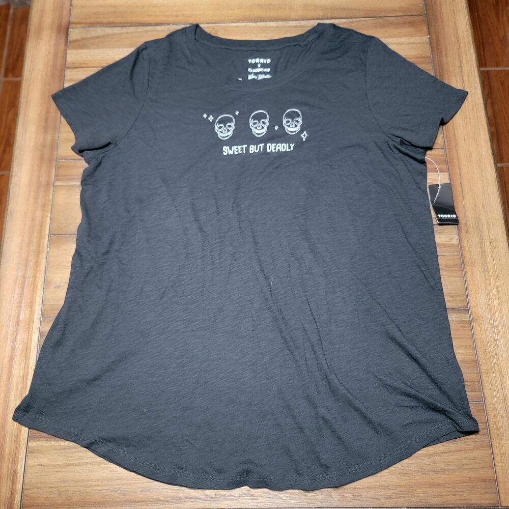Torrid Classic Fit Black Tee "Sweet But Deadly" 3 Skulls - Size 3 NWT
